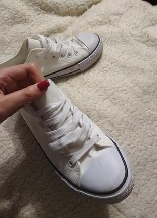 Белые кеды типа convers 2
