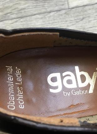 Фирменные туфли-лодочки с очень красиво вырезанной пяткой gabor с именем (оригинал)4 фото