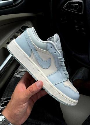 Красивейшие женские кроссовки nike air jordan 1 low серые с голубым