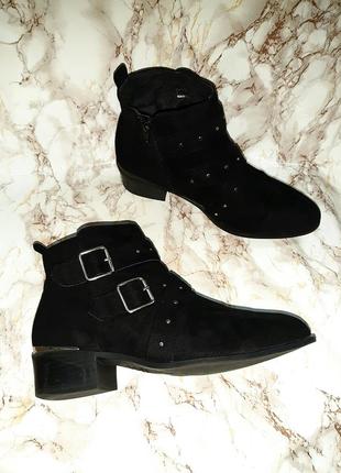 Чорні демі черевики із пряжечкми на середніх підборах2 фото