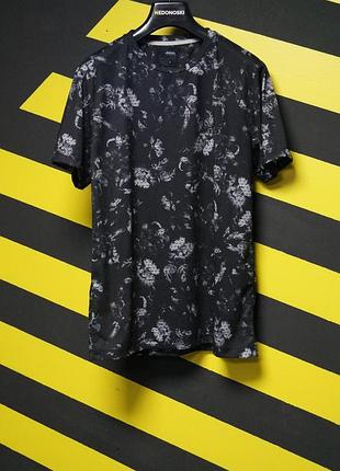 Футболка у візерунках