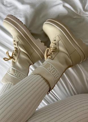 Шикарные женские ботинки в стиле christian dior beige sock бежевые3 фото