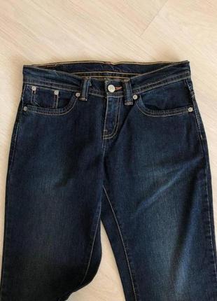 Темно-синие джинсы levis  размер s в очень хорошем состоянии3 фото