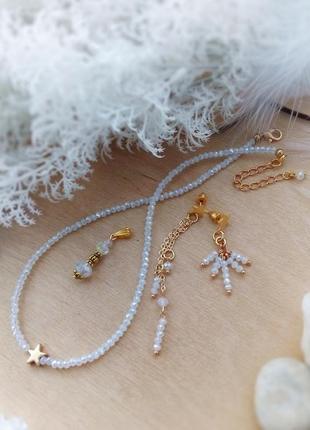 Колье чокер ожерелье белый опаловый хрусталь бусины звезды камень гематит золотистый аксессуар на шею подарок5 фото