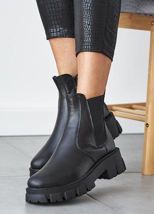 Теплые ботинки челси на резинке, сапоги черные кожаные женские зимние (зима 2022-2023) для женщин, удобные, комфортные, стильные7 фото