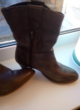 Чоботи на підборах