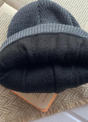 Зимова сіра шапка на флісі2 фото