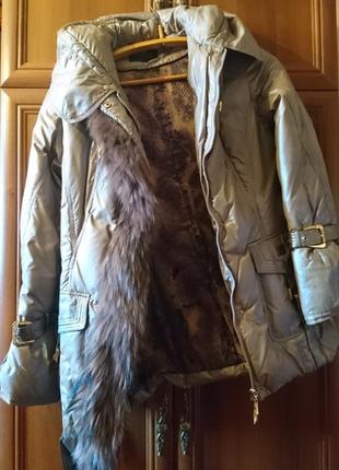 Зимняя курточка на синтепоне с мехом енота