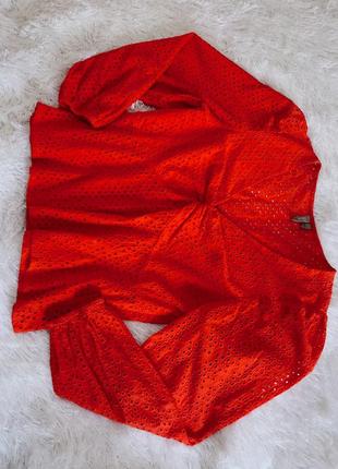 Яскрава червона мереживна сорочка asos з об'ємними рукавами3 фото