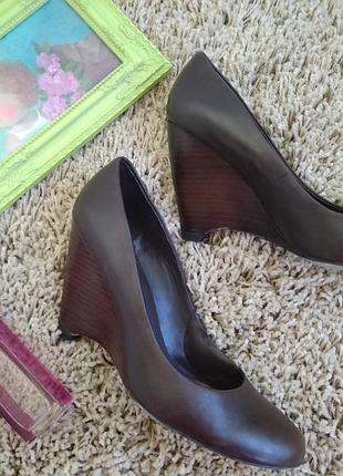 Коричневые туфли aldo на изящной танкетке