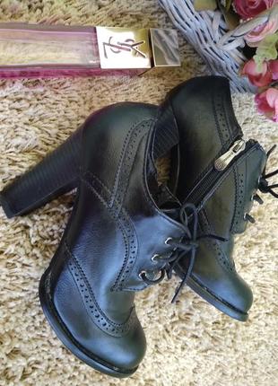 Стильные полуботинки на каблуке
