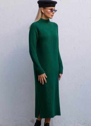 Вязаное бесшовное платье зеленая, длинная