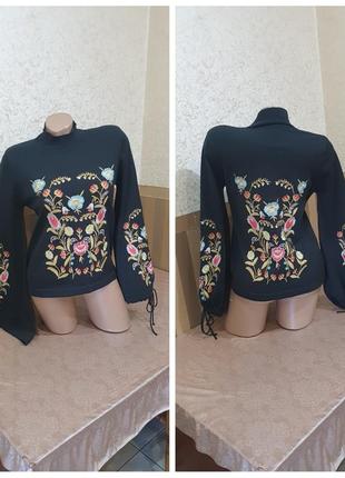 Свитерок с вышивкой.