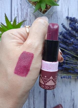 Помада для губ essence life is a festival lipstick тон 01.