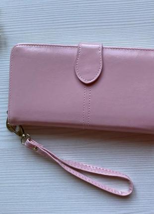 Женский лаковый кошелек- портмоне из эко кожи розового цвета1 фото