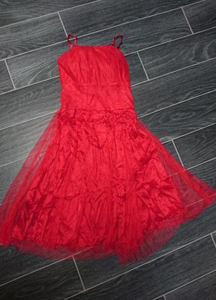 Червона сукня на бретелях5 фото