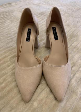 Туфлі лодочки бежеві