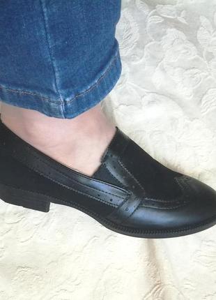 Лоферы туфли черные перфорация низкий каблук3 фото