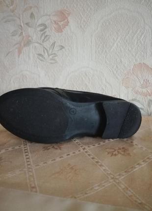 Лоферы туфли черные перфорация низкий каблук5 фото