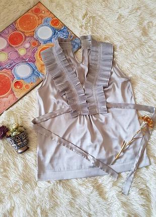 Брендовий блуза блузка bessini без рукава майка брудно-білого кольору з поясом m - l