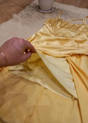 Сукня з розрізом на запах сатинова атласна на бретельках легенька на запах легкое сатиновое платье плаття атласное міді миди5 фото