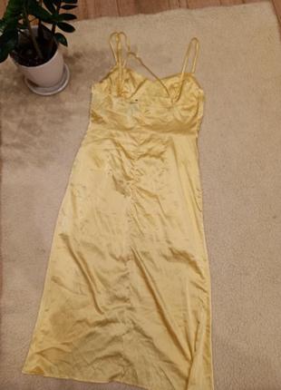 Сукня з розрізом на запах сатинова атласна на бретельках легенька на запах легкое сатиновое платье плаття атласное міді миди6 фото
