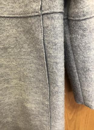 Прекрасное пальто серо-голубого цвета cos