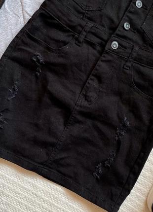 Чёрный джинсовый короткий сарафан с рваньстями, чорний джинсовий короткий сарафан з рваностями2 фото