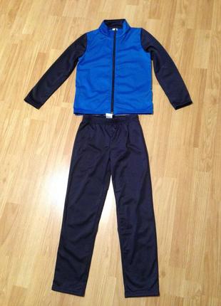 Спортивный костюм decathlon,р.122-128,новый!