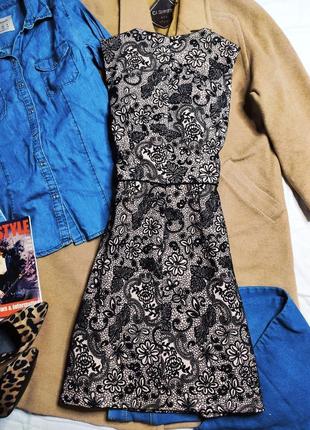 Warehouse платье бежевое черное новое приталенное с велюровым цветочным принтом2 фото