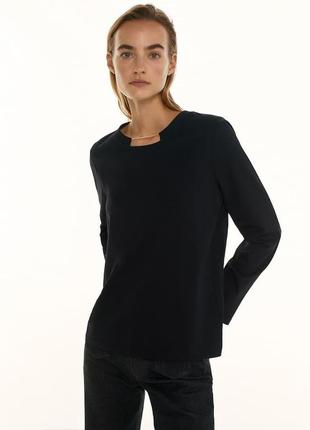 Черный трикотажный джемпер с цепочкой massimo dutti