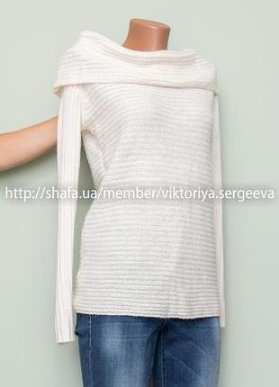 Гарний теплий светр з відкритими плечима