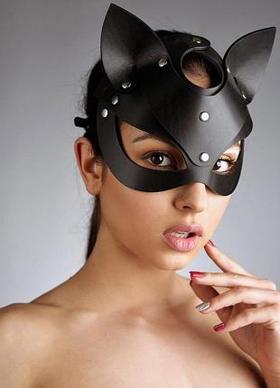 Шкіряна маска кішки