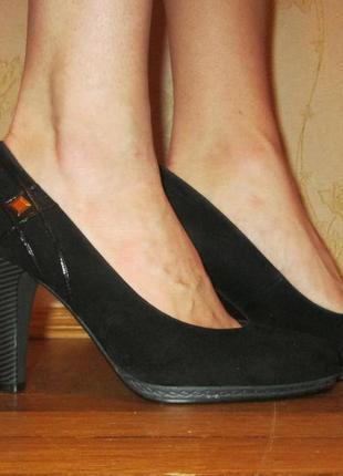 Туфли на низком каблуке+балетки в подарок2 фото