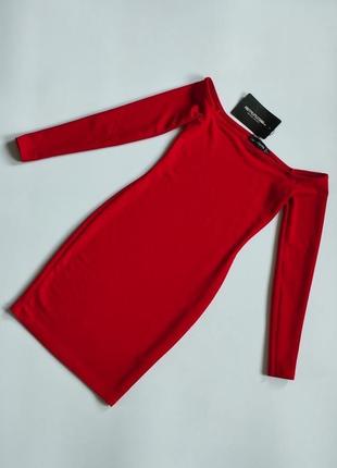 Червоне плаття бандо з вирізом розрізом на нозі5 фото