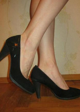 Туфли на низком каблуке+балетки в подарок1 фото