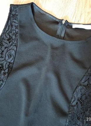 Чорна маленька сукня з мереживом3 фото