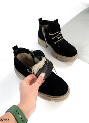 Женские зимние бюджетные замшевые ботинки натуральная замша с мехом зима черные беж на молнии