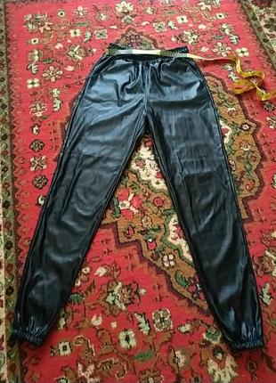 Джогеры экокожа. пролет с размером.
