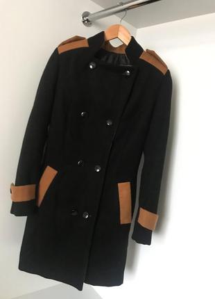 Женское удлиненное осеннее-весеннее пальто чёрный с коричневым на пуговицах демисезонное