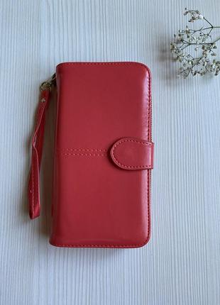 Жіночий лаковий гаманець-портмоне з екошкіри коралового кольору