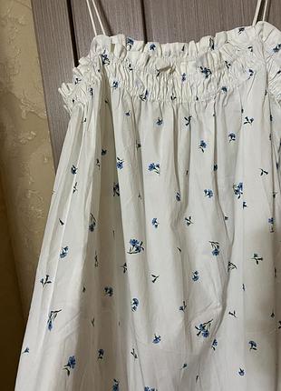 Белое кэжуал платье h&m с рисунком 6