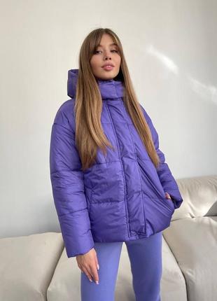 Фіолетова яскрава жіноча куртка однотонна з капюшоном кишенями пряма плащівка тепла на змійці та кнопках стильна трендова оверсайз6 фото