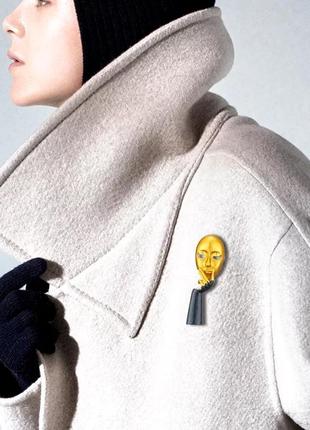 Стильна брошка з лицем