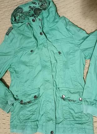 Вітровка жіноча