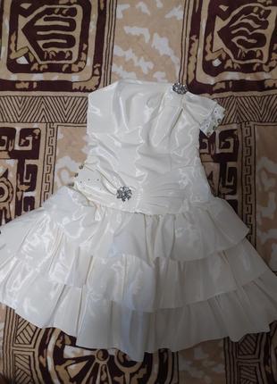 Весільна сукня. не вінчана !!!!можна як випускну сукню