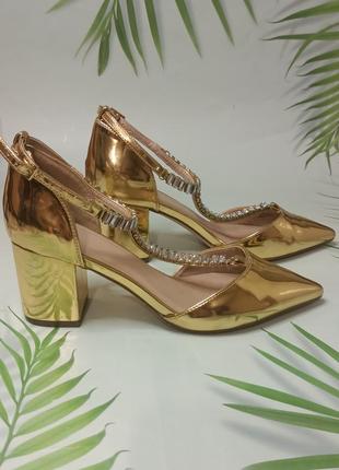 Шикарные золотистые нарядные туфли3 фото