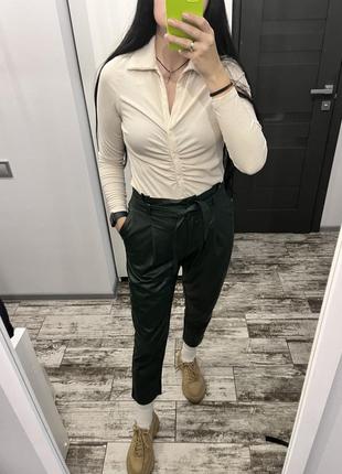 Бежевий топ-поло 2