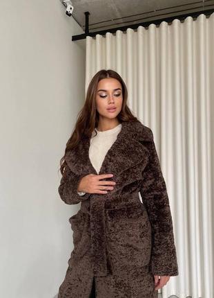 Зимнее тёплое пальто каракуль