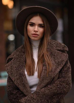 Зимнее тёплое пальто каракуль